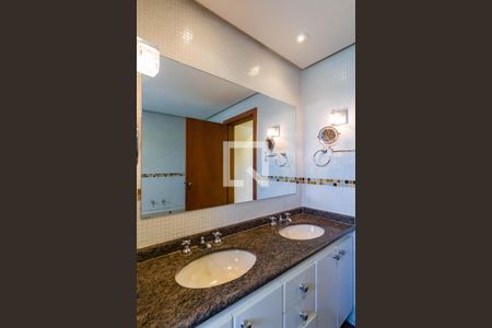 Apartamento à venda com 288m², 4 quartos e 4 vagas Apartamento à venda com 288m², 4 quartos e 4 vagasBanheiro