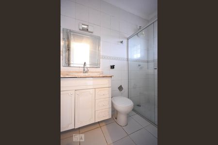 Casa à venda com 280m², 4 quartos e 4 vagasBanheiro Suíte 2