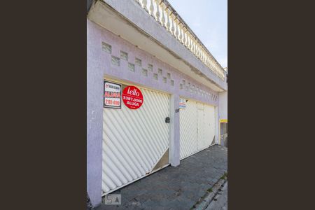 Casa à venda com 150m², 3 quartos e 3 vagas Casa à venda com 150m², 3 quartos e 3 vagasFachada