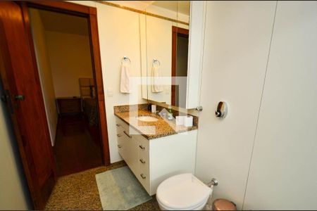 Apartamento à venda com 200m², 4 quartos e 2 vagasBanheiro suite