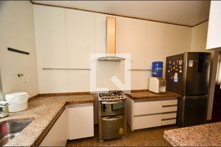 Apartamento à venda com 200m², 4 quartos e 2 vagasCozinha