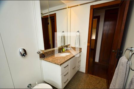 Apartamento à venda com 200m², 4 quartos e 2 vagasBanheiro social