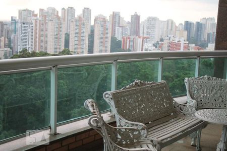 Varanda de apartamento para alugar com 6 quartos, 400m² em Jardim Fonte do Morumbi, São Paulo