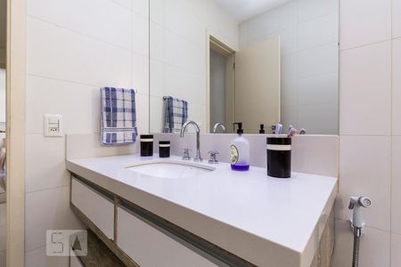 Banheiro de apartamento à venda com 2 quartos, 65m² em Botafogo, Rio de Janeiro