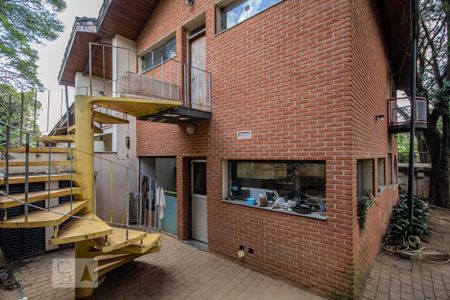 Casa para alugar com 900m², 5 quartos e 3 vagasFundos