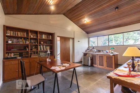 Casa para alugar com 900m², 5 quartos e 3 vagasEscritório