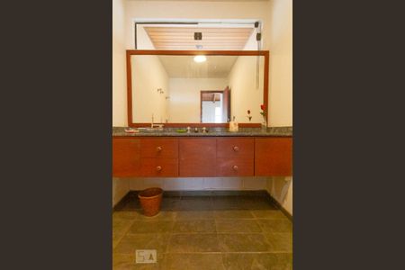 Casa para alugar com 900m², 5 quartos e 3 vagasLavado do Piso Superior