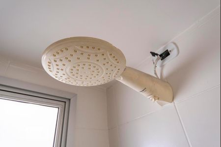 Chuveiro de apartamento para alugar com 3 quartos, 67m² em Jardim Sílvia, Santo André