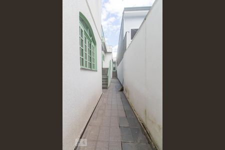 Corredor lateral de kitnet/studio para alugar com 1 quarto, 40m² em Parque da Vila Prudente, São Paulo