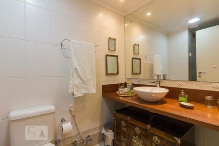 Apartamento à venda com 71m², 2 quartos e 1 vaga Apartamento à venda com 71m², 2 quartos e 1 vagaBanheiro