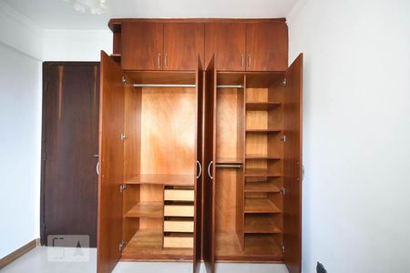 Apartamento para alugar com 76m², 3 quartos e 1 vaga Apartamento para alugar com 76m², 3 quartos e 1 vagaArmário da Suíte