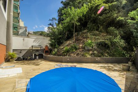 Apartamento à venda com 130m², 4 quartos e 2 vagasÁrea comum - Piscina