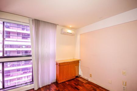 Apartamento à venda com 130m², 4 quartos e 2 vagasSuite