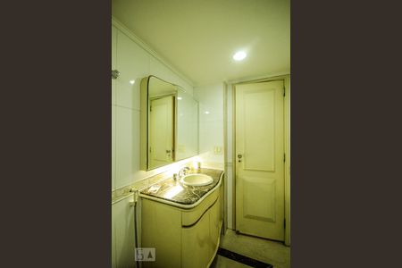 Apartamento à venda com 130m², 4 quartos e 2 vagasBanheiro