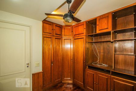 Apartamento à venda com 130m², 4 quartos e 2 vagasQuarto 2