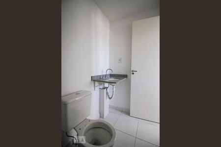Banheiro de apartamento à venda com 2 quartos, 127m² em Vila Ipojuca, São Paulo