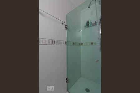 Apartamento à venda com 106m², 2 quartos e 2 vagasBanheiro suíte