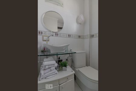 Apartamento à venda com 106m², 2 quartos e 2 vagasBanheiro suíte