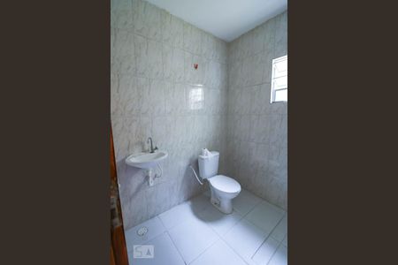 Banheiro Social de casa para alugar com 2 quartos, 87m² em Jardim Marek, Santo André