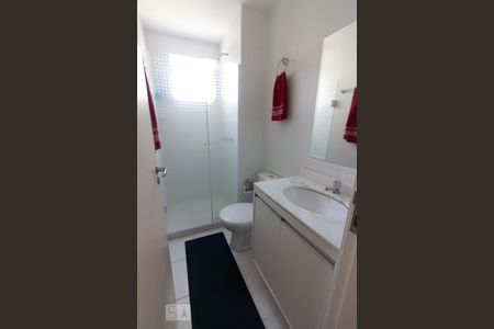 Banheiro de apartamento para alugar com 2 quartos, 54m² em Tingui, Curitiba