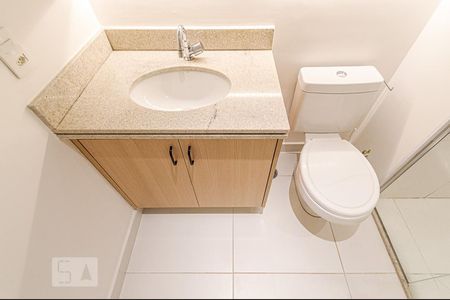 Banheiro de kitnet/studio para alugar com 1 quarto, 44m² em Centro, São Paulo