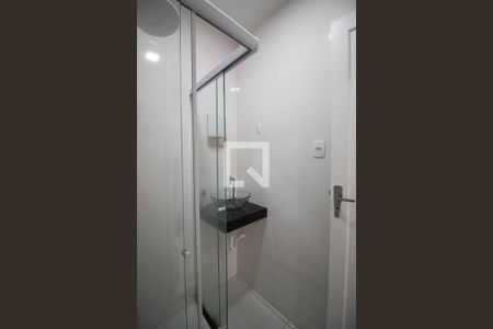 Banheiro social de kitnet/studio para alugar com 1 quarto, 30m² em Leme, Rio de Janeiro