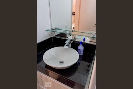 Apartamento para alugar com 54m², 2 quartos e 1 vaga Apartamento para alugar com 54m², 2 quartos e 1 vagaBanheiro social