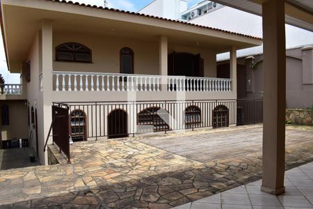 Casa para alugar com 510m², 7 quartos e 6 vagasÁrea dos fundos