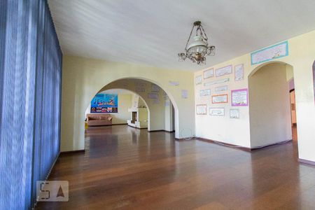 Casa para alugar com 8 quartos, 510m² em Guabirotuba, Curitiba