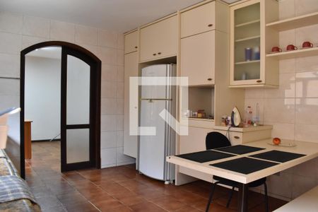 Casa para alugar com 510m², 7 quartos e 6 vagasCozinha