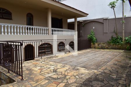 Casa para alugar com 510m², 7 quartos e 6 vagasÁrea dos fundos