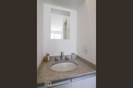 Banheiro de kitnet/studio para alugar com 1 quarto, 30m² em Perdizes, São Paulo