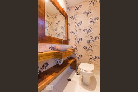 lavabo de casa para alugar com 3 quartos, 214m² em Saúde, São Paulo