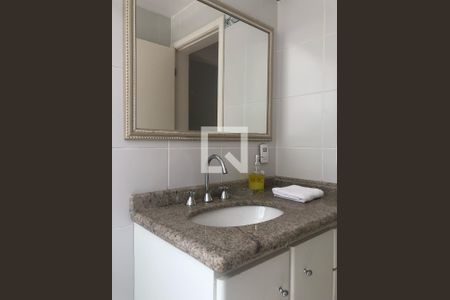 Banheiro suite  de apartamento para alugar com 3 quartos, 110m² em Lagoa da Conceição, Florianópolis