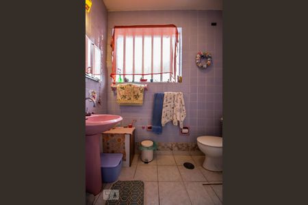 Casa para alugar com 330m², 6 quartos e 2 vagasBanheiro social