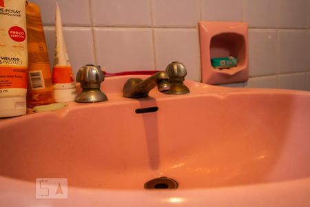 Banheiro suíte 1 detalhe de casa para alugar com 6 quartos, 330m² em Sumaré, São Paulo