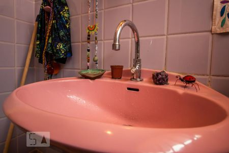 Casa para alugar com 330m², 6 quartos e 2 vagasBanheiro social detalhe