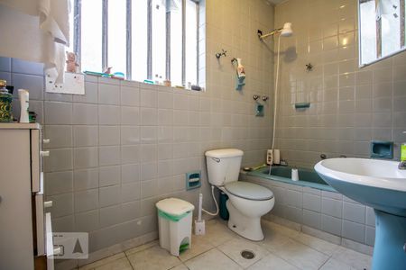 Casa para alugar com 330m², 6 quartos e 2 vagasBanheiro suíte 2