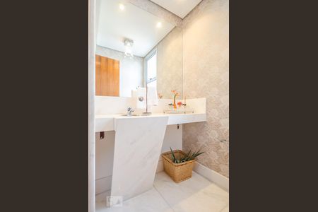 Apartamento para alugar com 170m², 4 quartos e 3 vagasLavabo