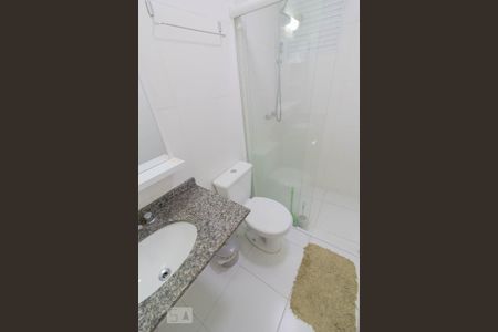 Banheiro de apartamento para alugar com 1 quarto, 40m² em Hauer, Curitiba