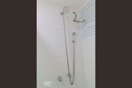 Banheiro de apartamento para alugar com 1 quarto, 40m² em Hauer, Curitiba