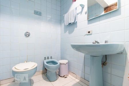 Banheiro de apartamento para alugar com 2 quartos, 90m² em Centro, Curitiba