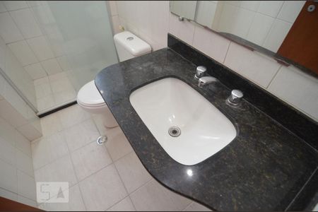 Banheiro social de apartamento para alugar com 1 quarto, 45m² em Vale do Sereno, Nova Lima