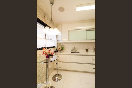 Apartamento à venda com 126m², 4 quartos e 2 vagas Apartamento à venda com 126m², 4 quartos e 2 vagasCozinha