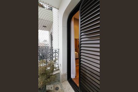 Apartamento à venda com 126m², 4 quartos e 2 vagas Apartamento à venda com 126m², 4 quartos e 2 vagasVaranda