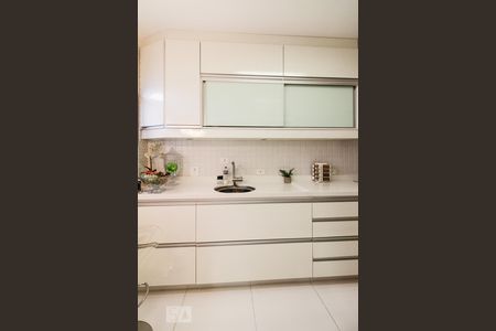 Apartamento à venda com 126m², 4 quartos e 2 vagas Apartamento à venda com 126m², 4 quartos e 2 vagasCozinha