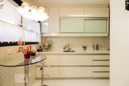 Apartamento à venda com 126m², 4 quartos e 2 vagas Apartamento à venda com 126m², 4 quartos e 2 vagasCozinha