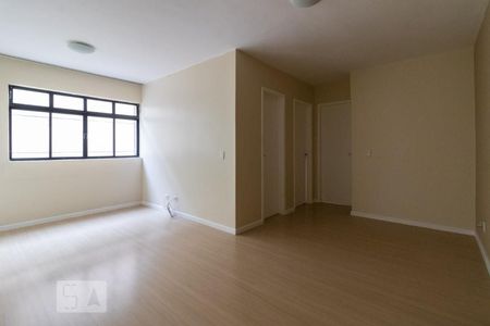 Apartamento para alugar com 71m², 2 quartos e sem vagaSala