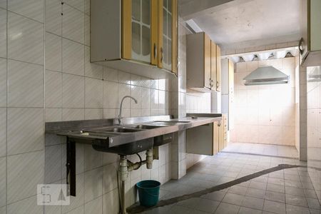 Casa à venda com 200m², 4 quartos e 4 vagasCozinha do salão de festas 