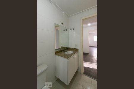 Apartamento para alugar com 150m², 4 quartos e 2 vagas Apartamento para alugar com 150m², 4 quartos e 2 vagasBanheiro 1